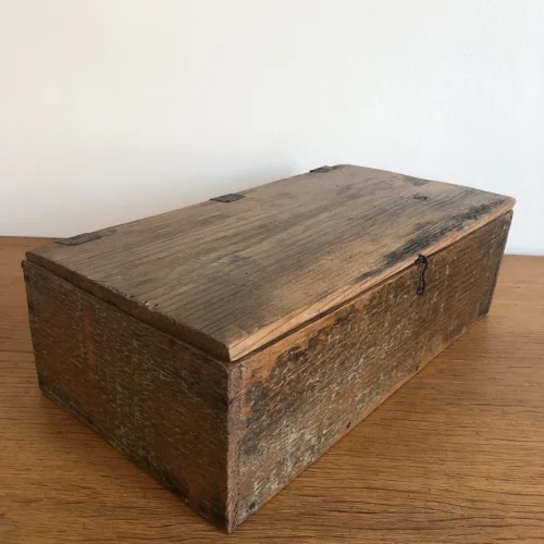 Petite boîte ancienne