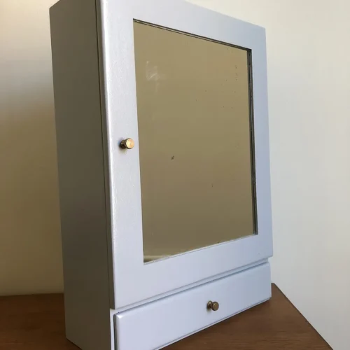 Armoire de pharmacie vintage