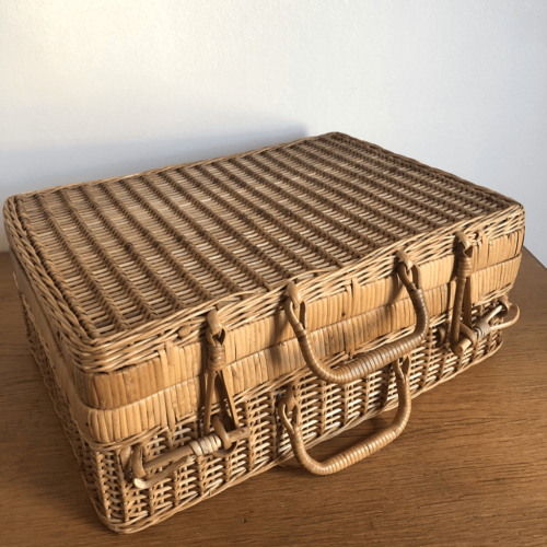 Valise en osier vintage