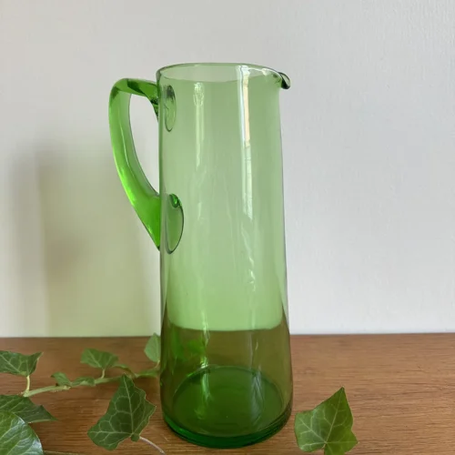 Pichet en verre coloré