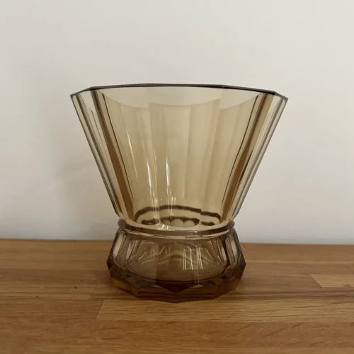 Vase en verre jaune-brun
