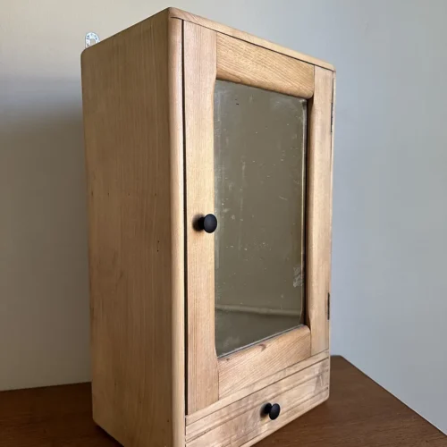 Armoire de pharmacie vintage