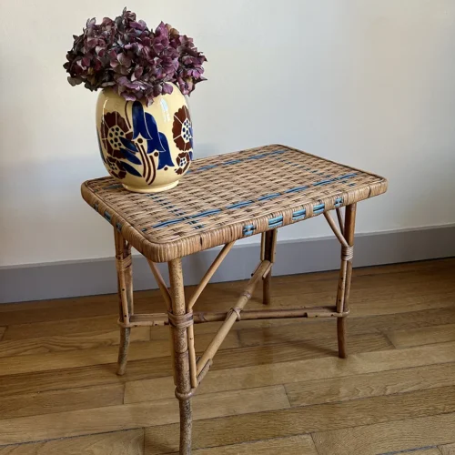 Petite table basse en rotin tressé