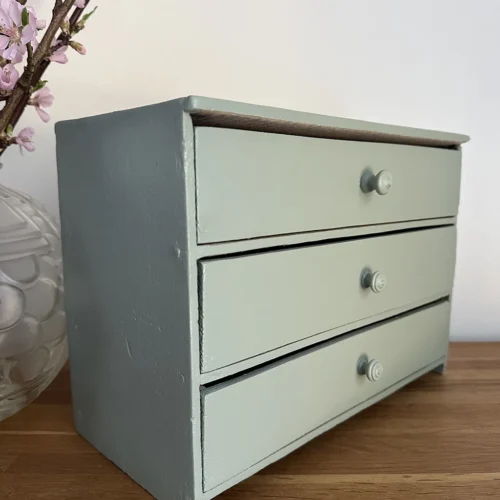 Petit meuble de métier artisanal