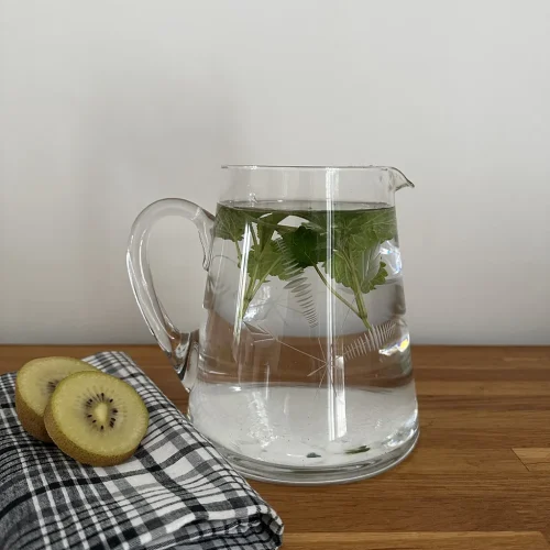 Pichet vintage en verre ciselé
