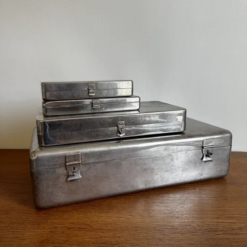 Boîtes anciennes en métal