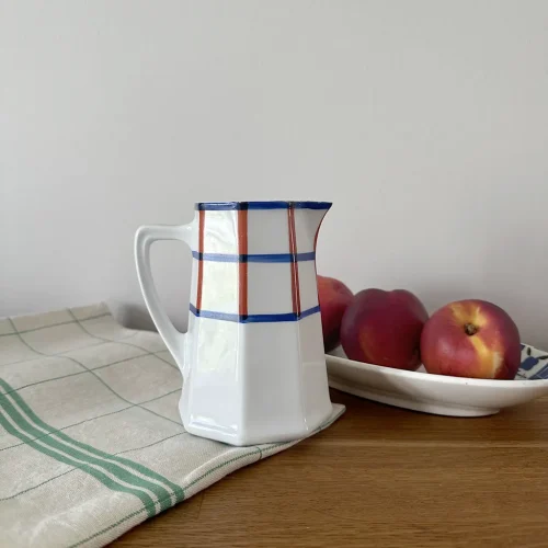 Petit pichet ancien porcelaine